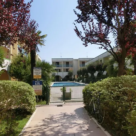 Relax In A With Pool And Terrace דירה ביביונה