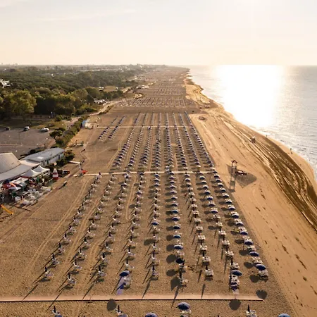 Relax In A With Pool And Terrace דירה *