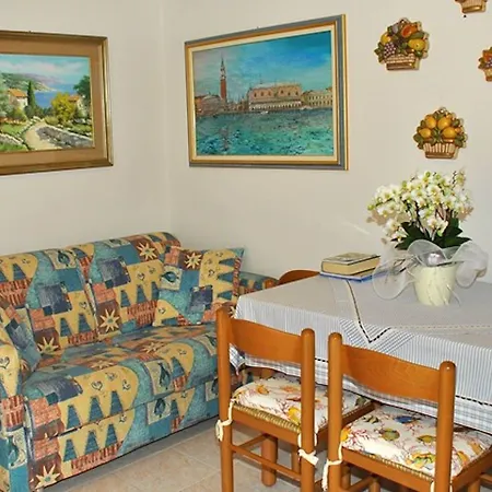 Relax In A With Pool And Terrace דירה